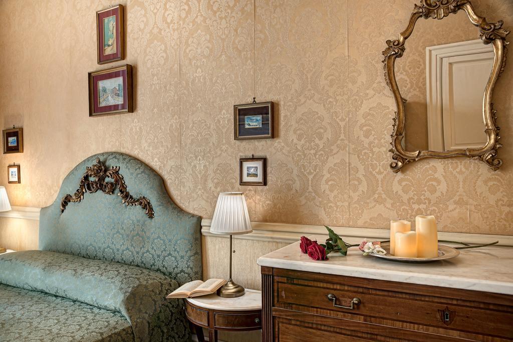 Arthouse Lady Marys Tribunali Luxury Neapel